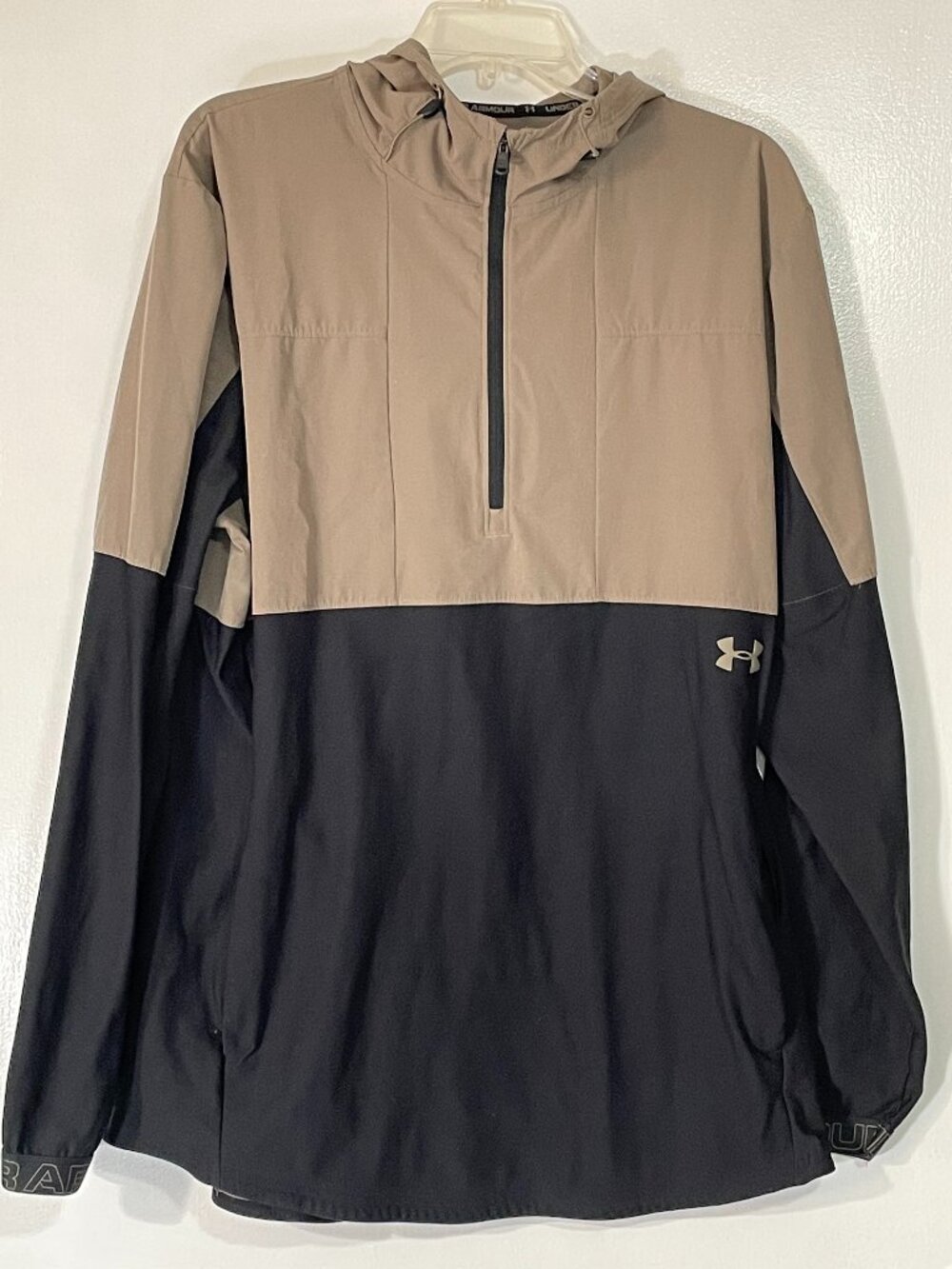 Under Armour Men’s Black Tan Pullover Windbreaker XL Fitted Hooded Excellent